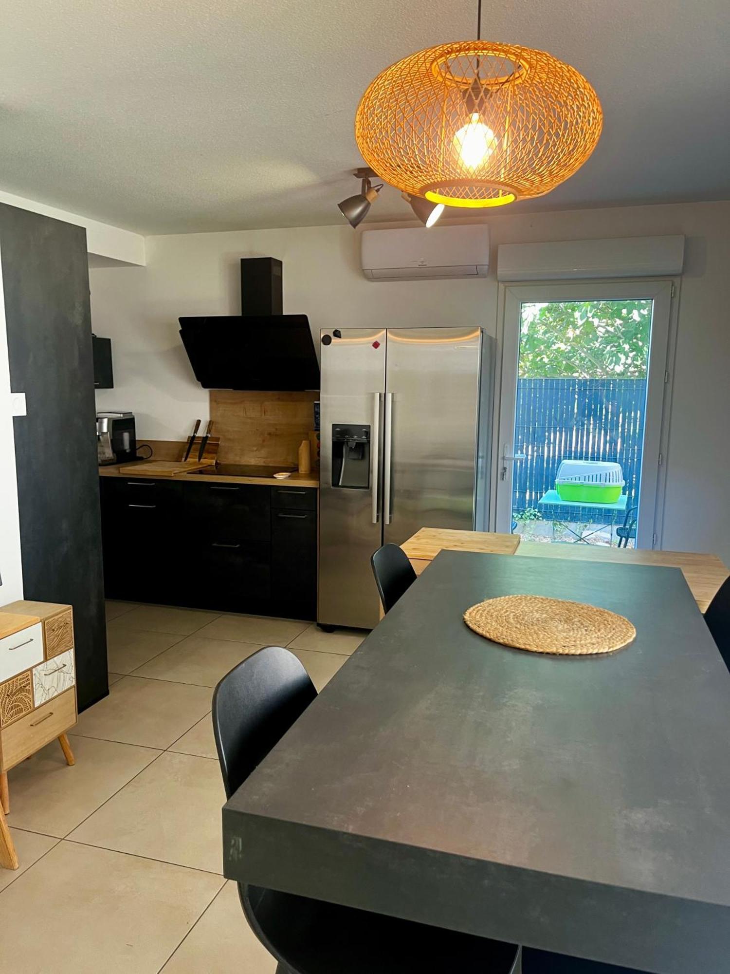 proche Montpellier et plages duplex 3ch centre-ville 2 parkings Villeneuve-lès-Maguelone Extérieur photo